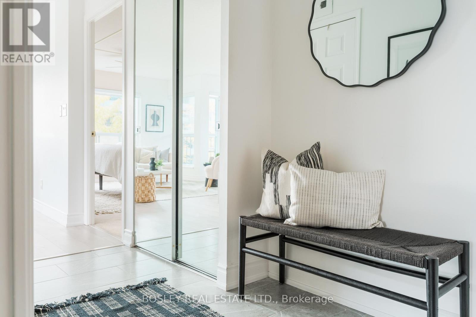 207 - 185 Oneida Crescent, Richmond Hill, Ontario L4B 0B1 - Photo 2 - N12634980