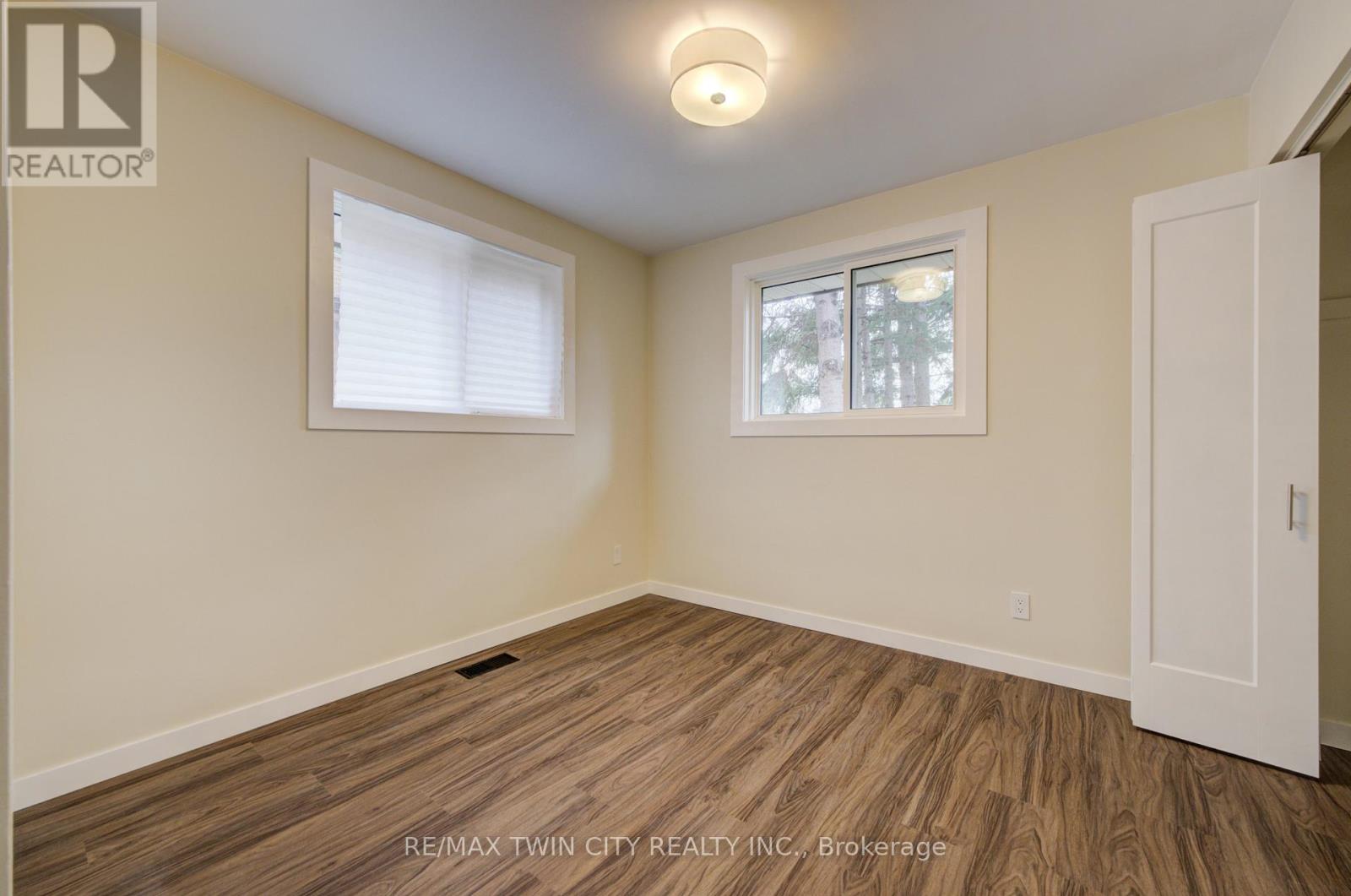 48 Mark Crescent, Cambridge, Ontario  N1S 4A3 - Photo 13 - X12579684