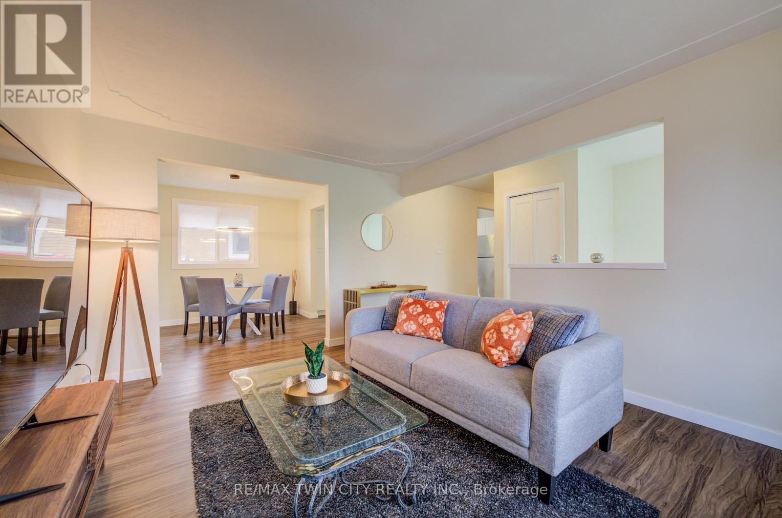 48 Mark Crescent, Cambridge, Ontario  N1S 4A3 - Photo 5 - X12579684