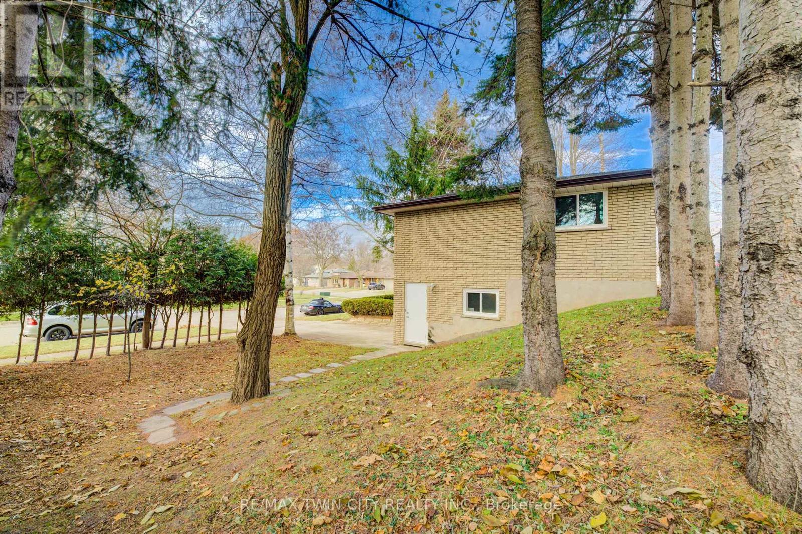 48 Mark Crescent, Cambridge, Ontario  N1S 4A3 - Photo 20 - X12579684