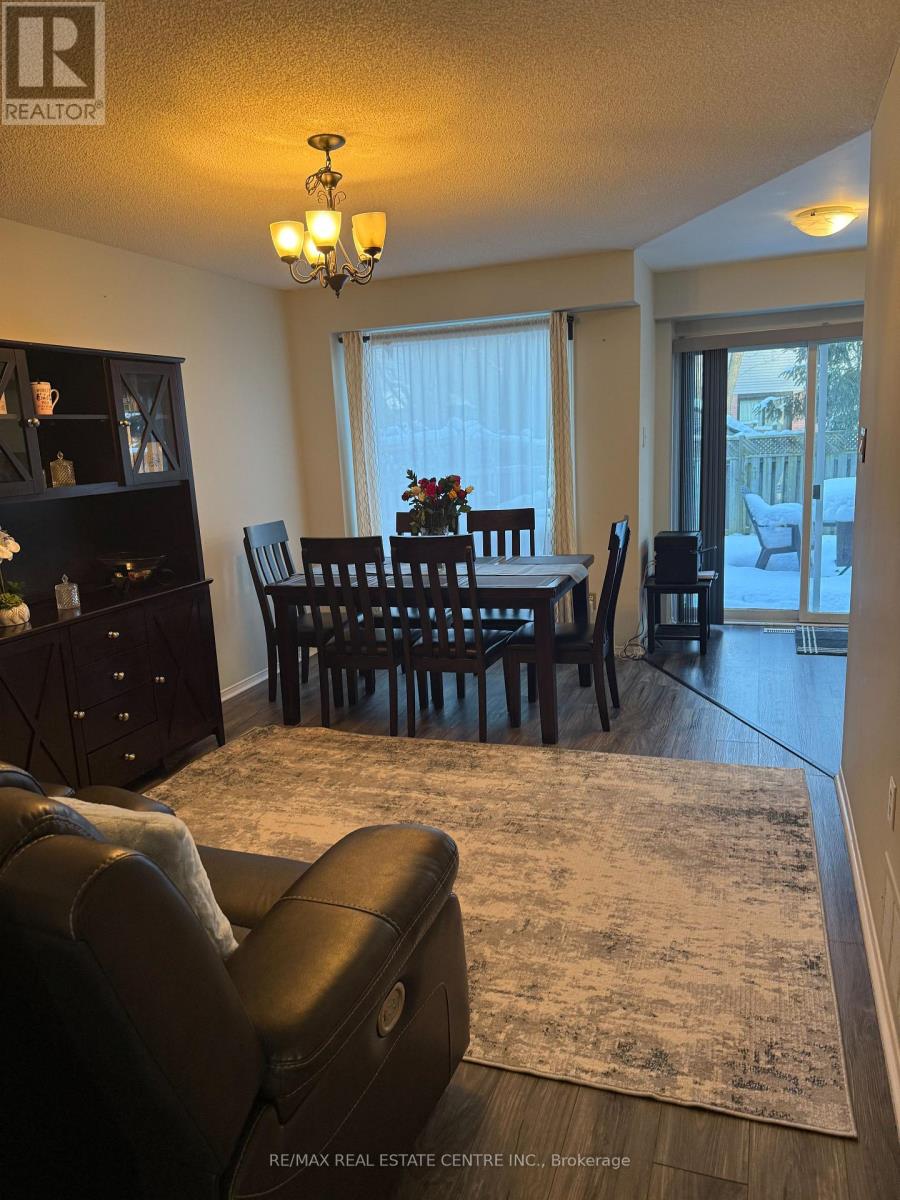 33 Middlemiss Crescent N, Cambridge, Ontario  N1T 1R5 - Photo 6 - X12632664