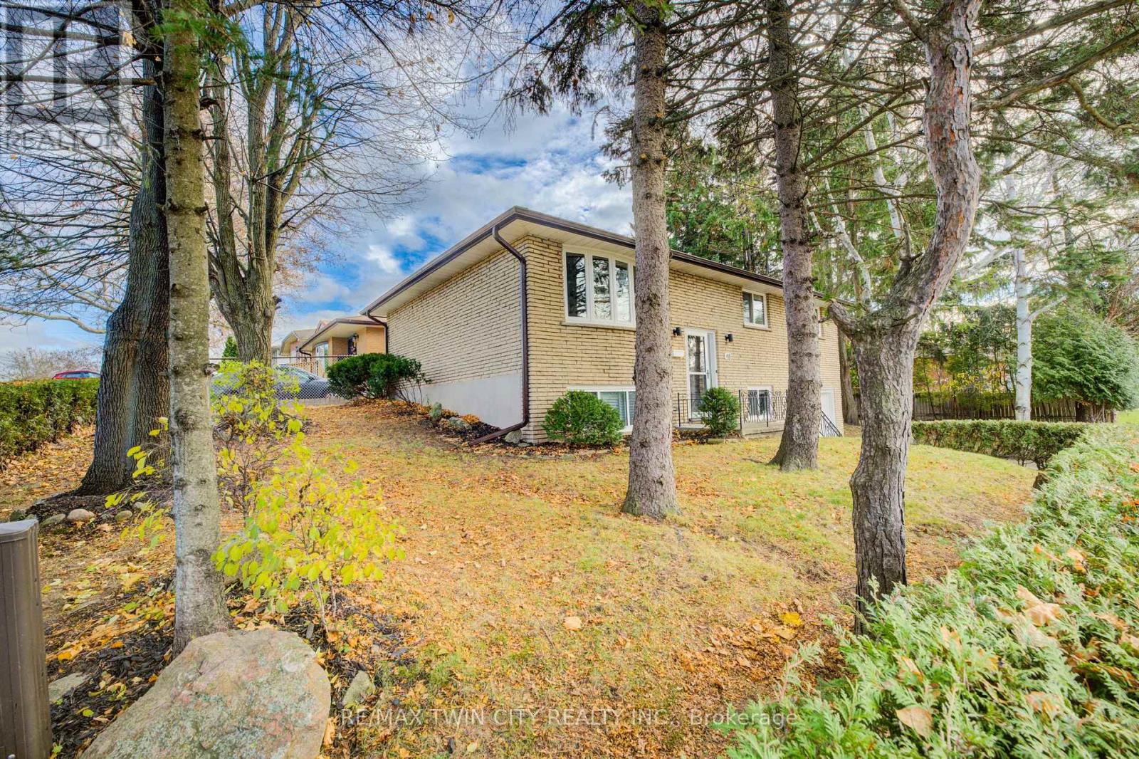 48 Mark Crescent, Cambridge, Ontario  N1S 4A3 - Photo 22 - X12579684