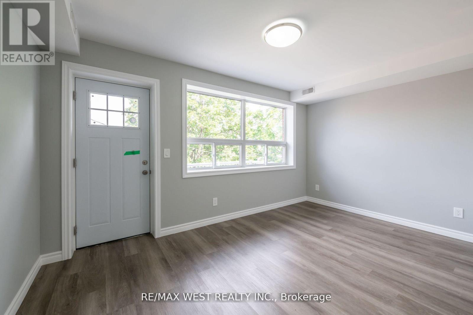 3 - 2a Fort Rouille Street, Toronto, Ontario  M6K 2C1 - Photo 6 - W12634912