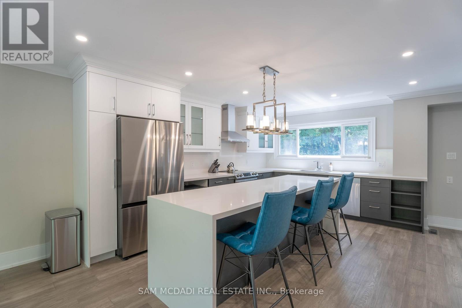 2188 Highriver Court, Mississauga, Ontario  L5H 3K4 - Photo 4 - W12634922