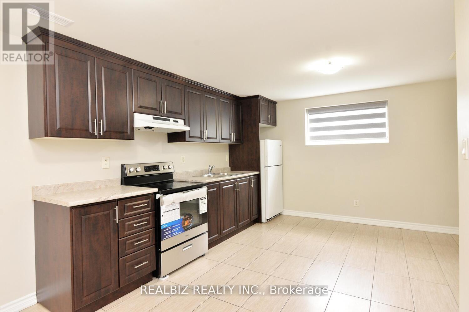 14 Herzberg Gardens, Toronto, Ontario  M3N 2P4 - Photo 10 - W12634934