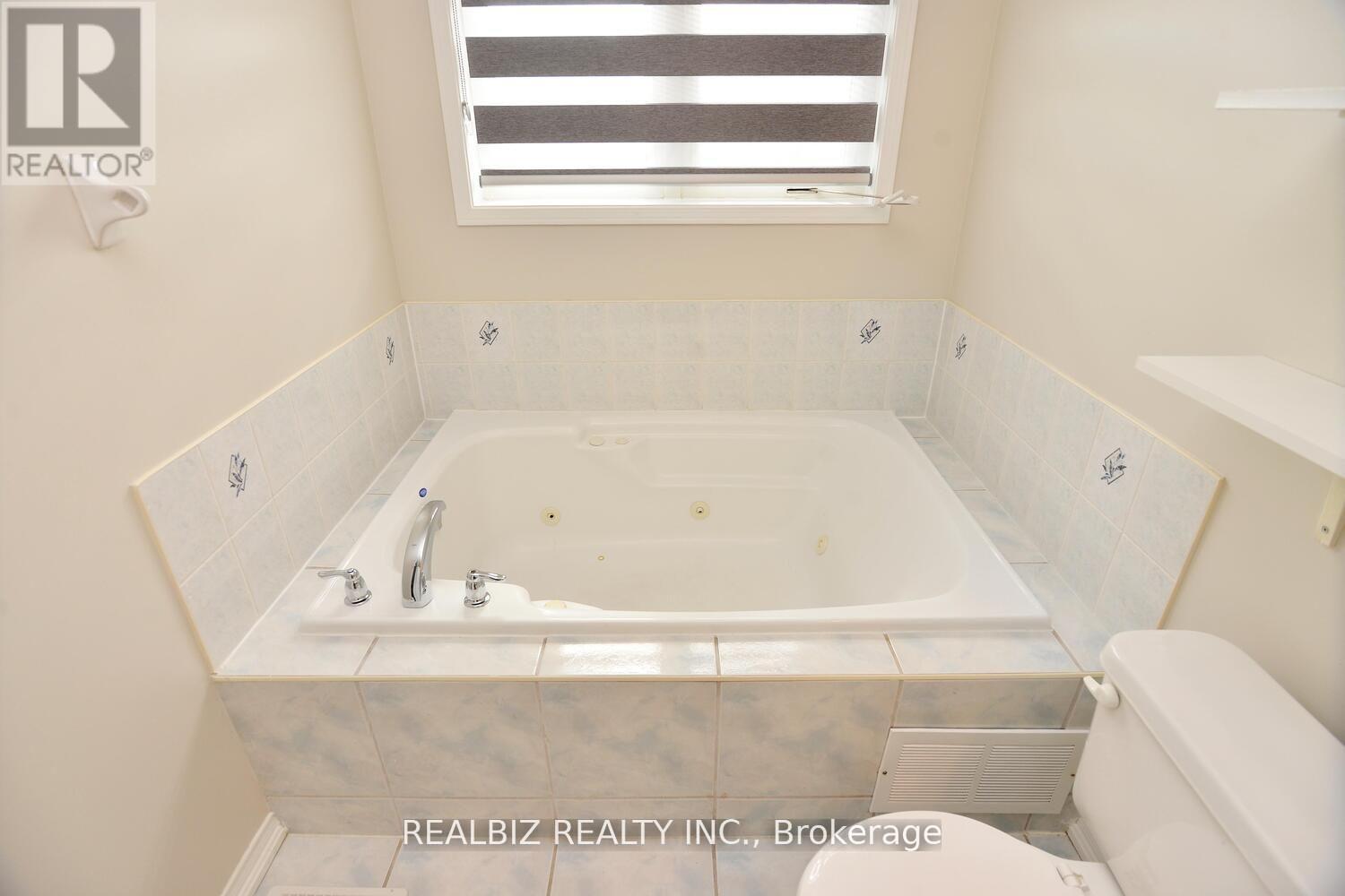 14 Herzberg Gardens, Toronto, Ontario  M3N 2P4 - Photo 33 - W12634934