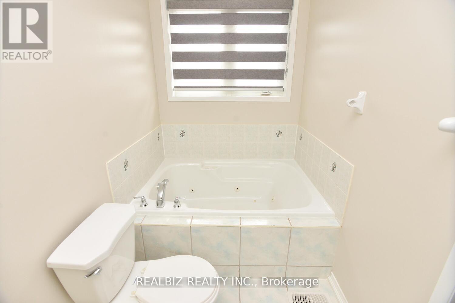 14 Herzberg Gardens, Toronto, Ontario  M3N 2P4 - Photo 42 - W12634934