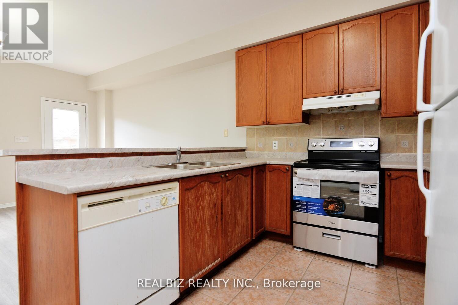 14 Herzberg Gardens, Toronto, Ontario  M3N 2P4 - Photo 6 - W12634934