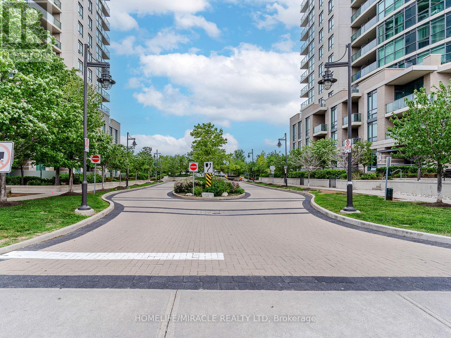 1606 - 215 Sherway Gardens Road, Toronto, Ontario  M9C 0A4 - Photo 2 - W12634952