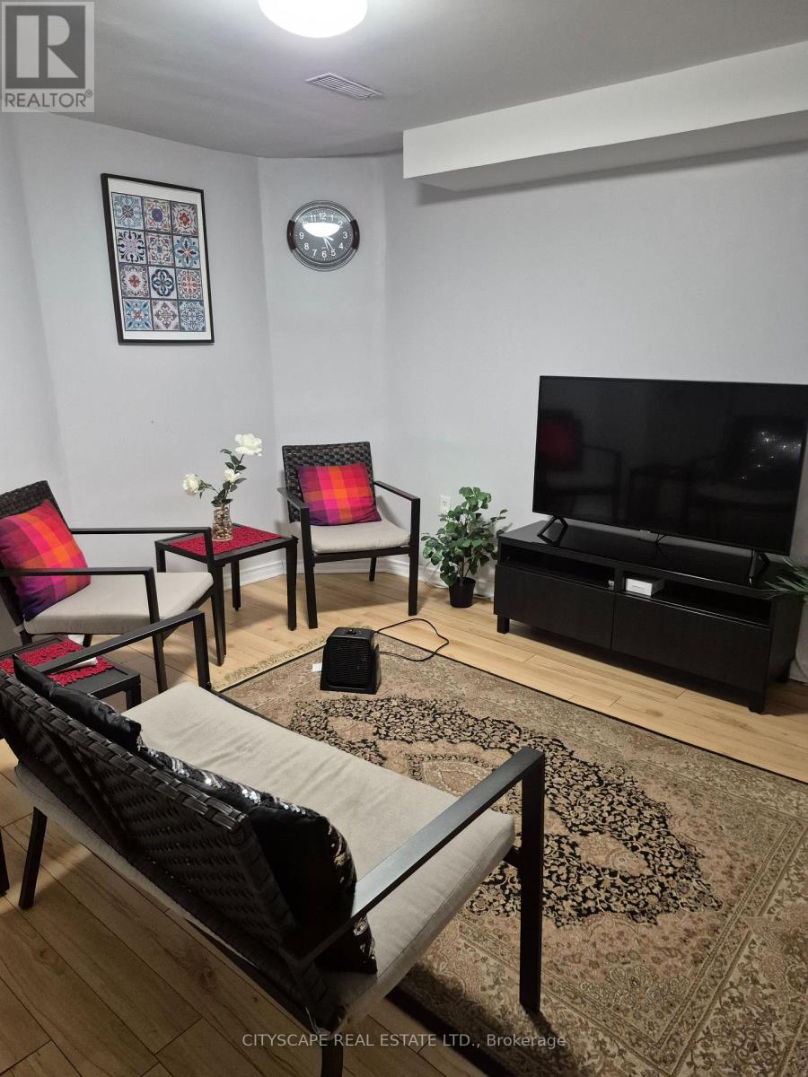 3072 Caulfield Crescent, Mississauga, Ontario  L5M 6J7 - Photo 2 - W12634960