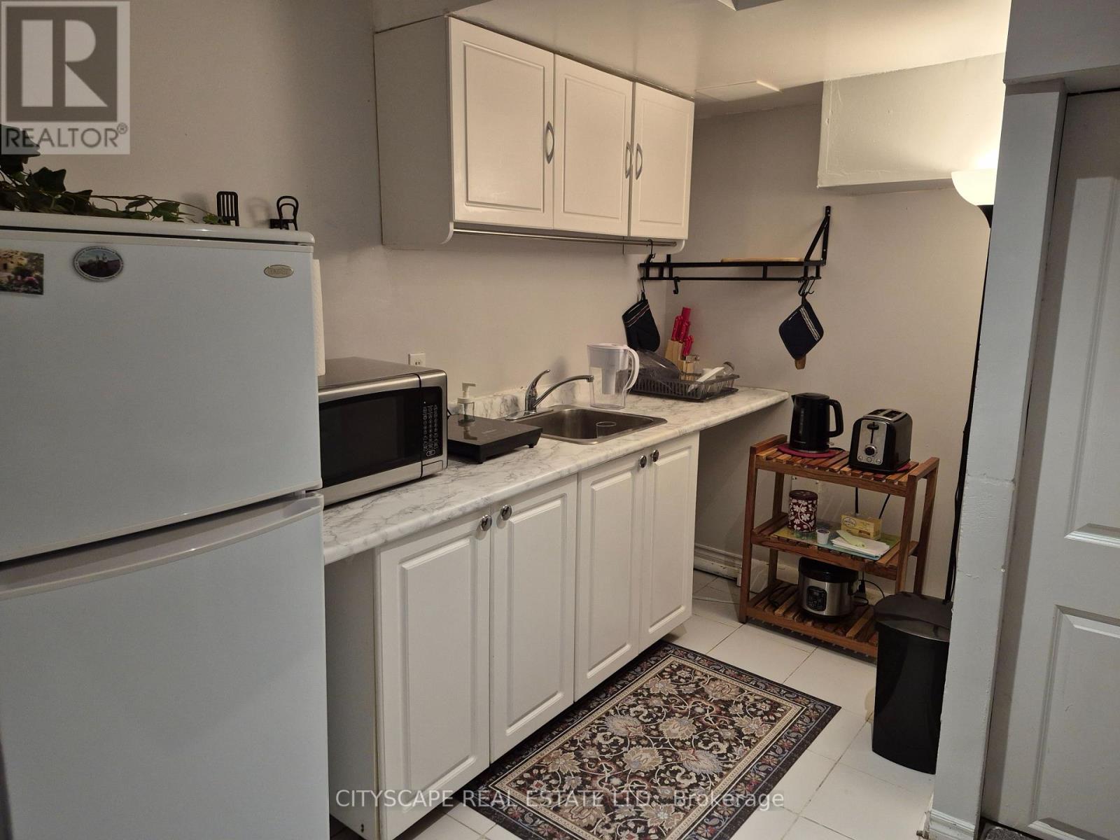 3072 Caulfield Crescent, Mississauga, Ontario  L5M 6J7 - Photo 7 - W12634960