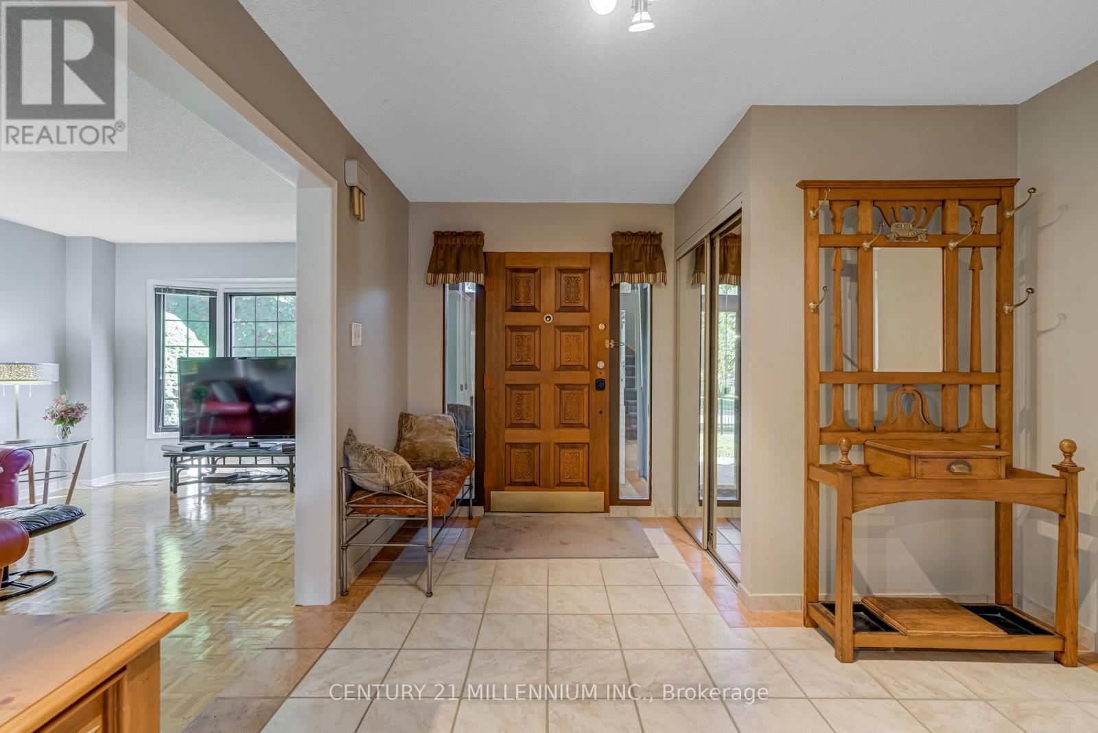 10 Phelps Drive, Brampton, Ontario  L6X 3V5 - Photo 3 - W12634984