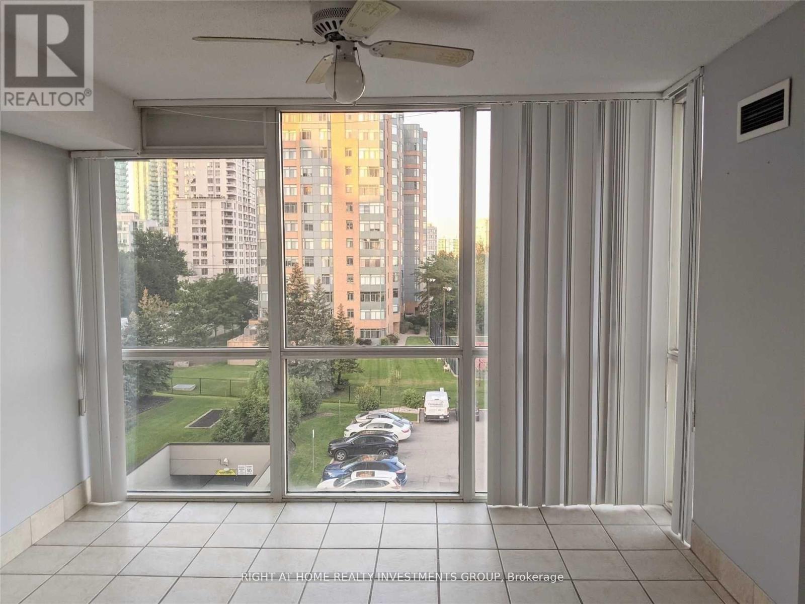 512 - 350 Webb Drive, Mississauga, Ontario  L5B 3W4 - Photo 10 - W12635016