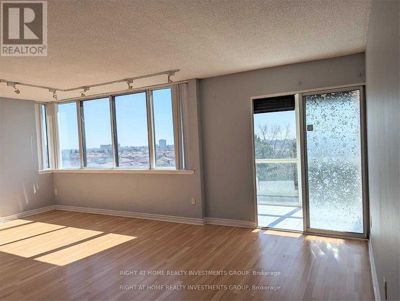 512 - 350 Webb Drive, Mississauga, Ontario  L5B 3W4 - Photo 3 - W12635016