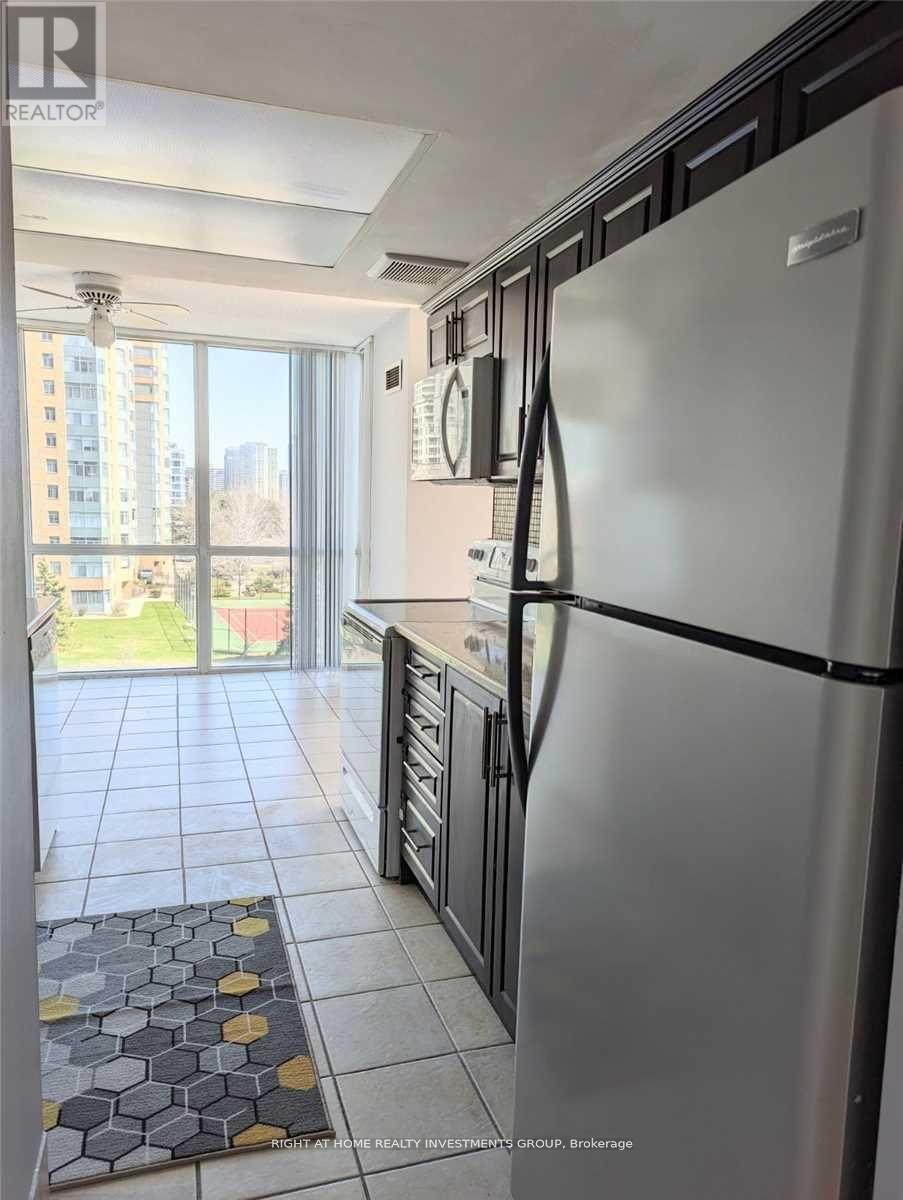 512 - 350 Webb Drive, Mississauga, Ontario  L5B 3W4 - Photo 9 - W12635016