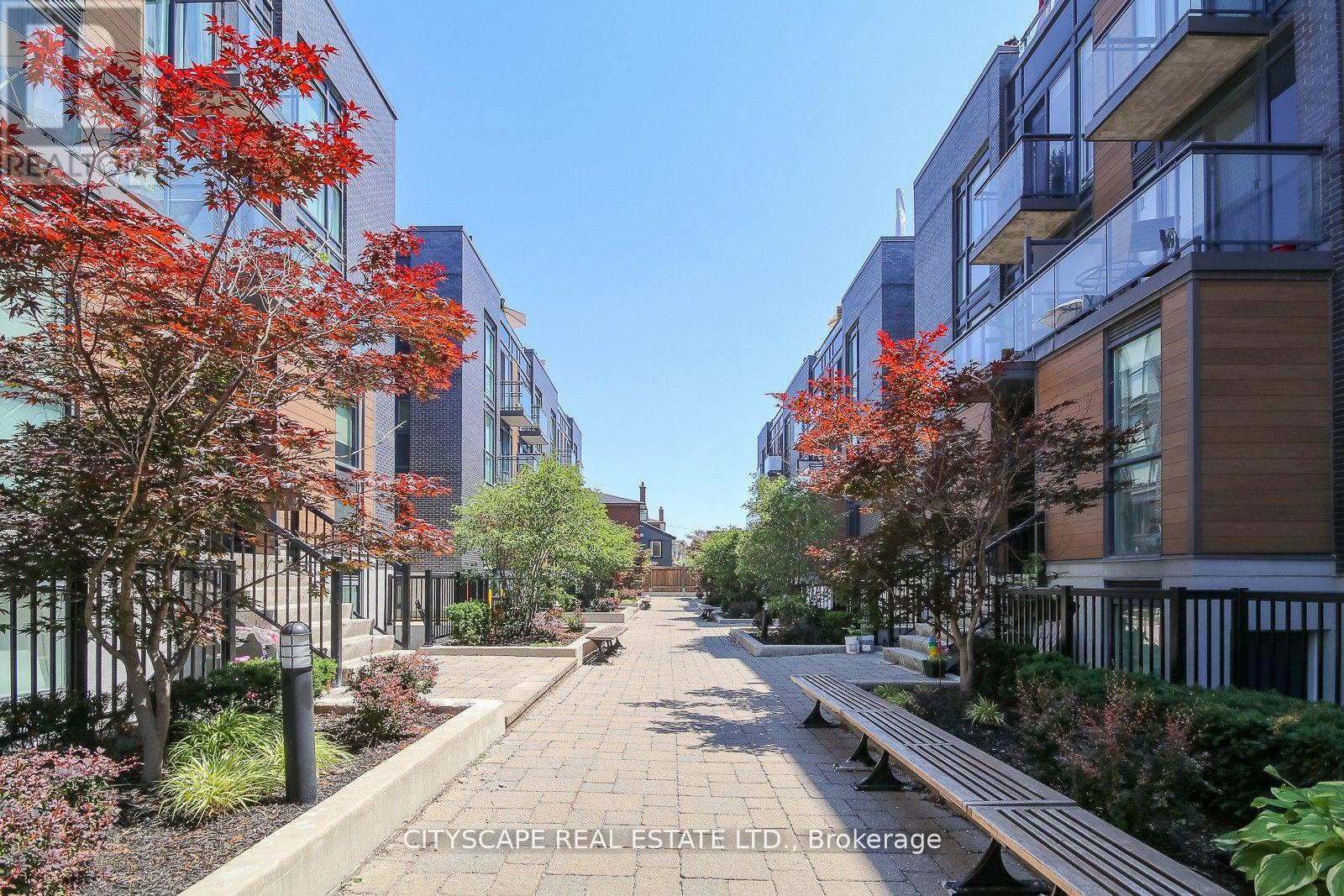 Th - 802 - 57 Macaulay Avenue, Toronto, Ontario  M6P 3P5 - Photo 16 - W12635040