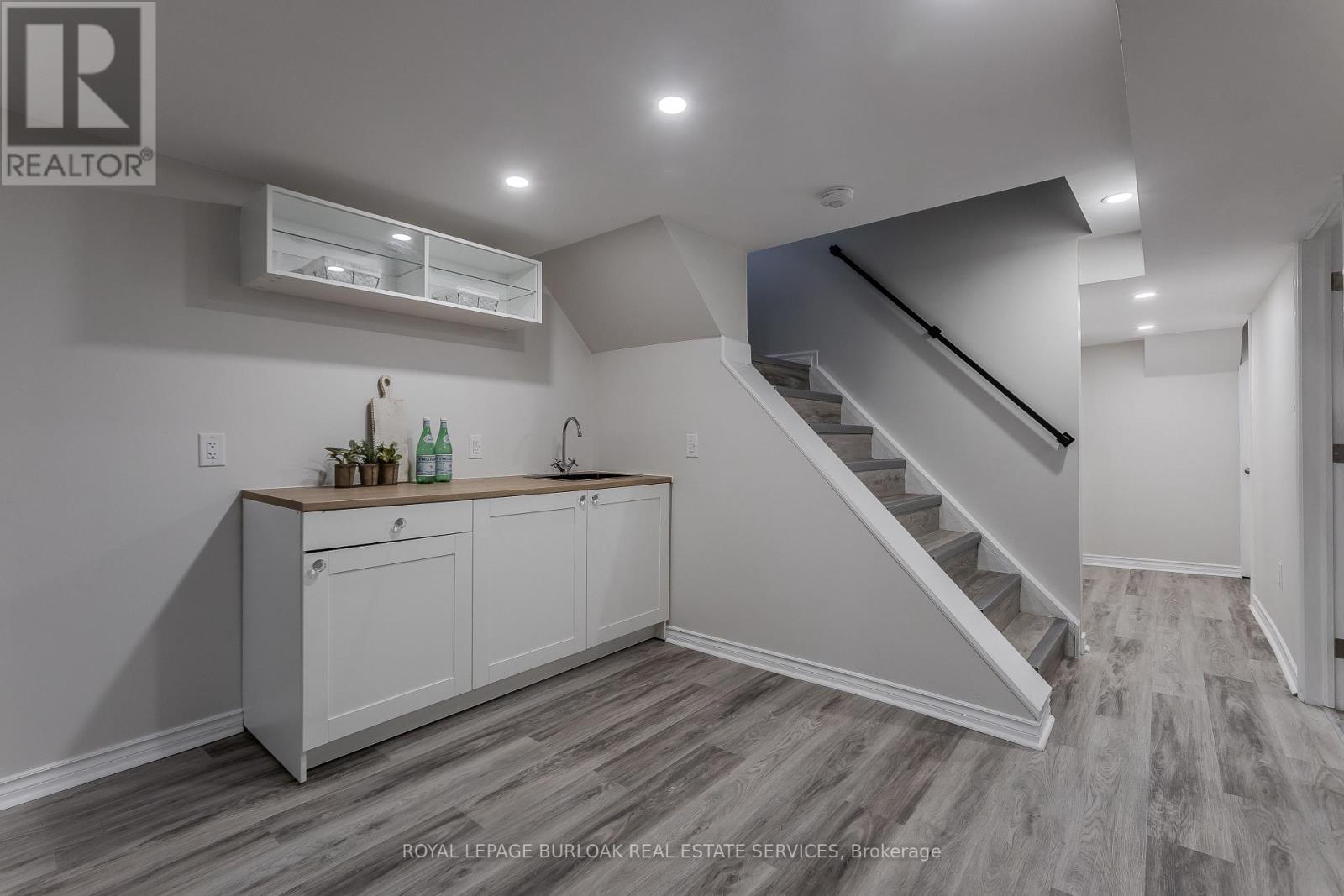 260 Foxbar Road, Burlington, Ontario  L7L 3A3 - Photo 25 - W12635062