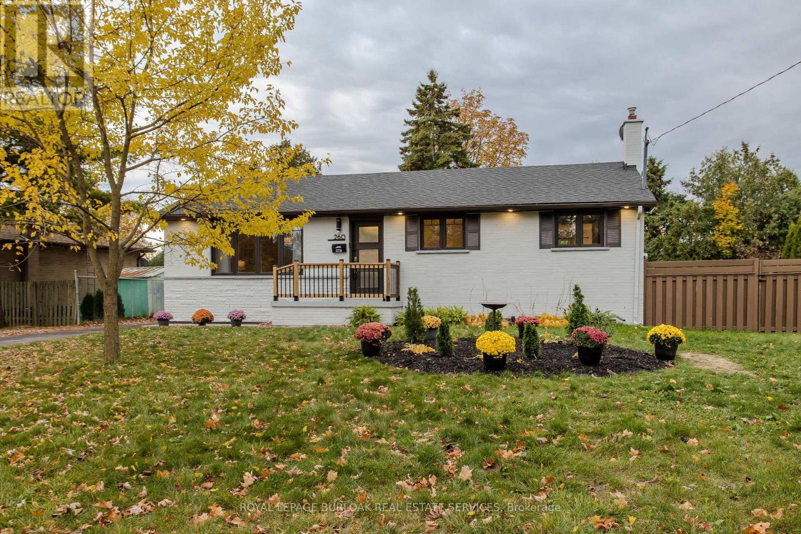 260 Foxbar Road, Burlington, Ontario  L7L 3A3 - Photo 3 - W12635062