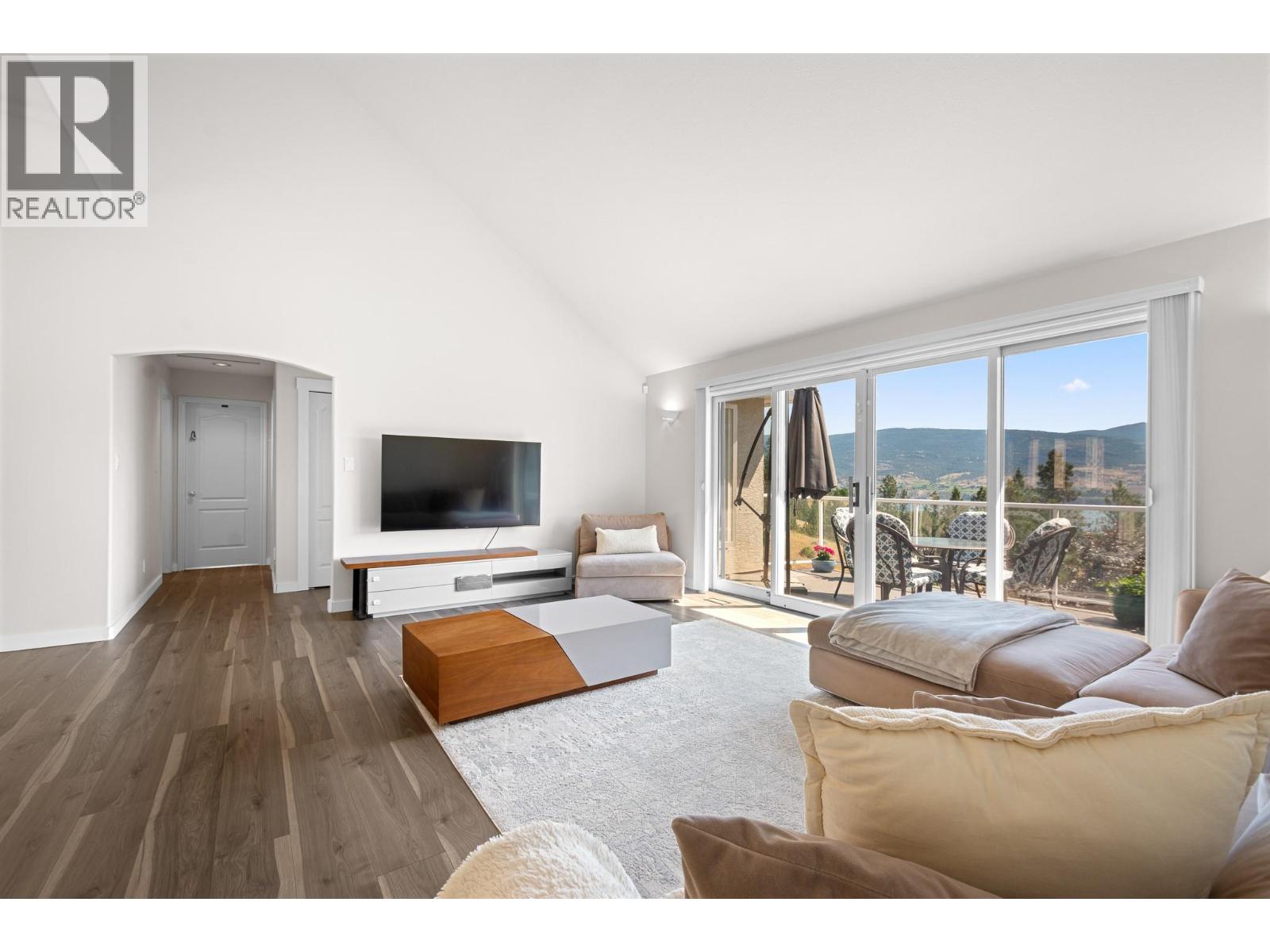 2455 Westwood Drive, Penticton, British Columbia  V2A 8Y8 - Photo 6 - 10371210