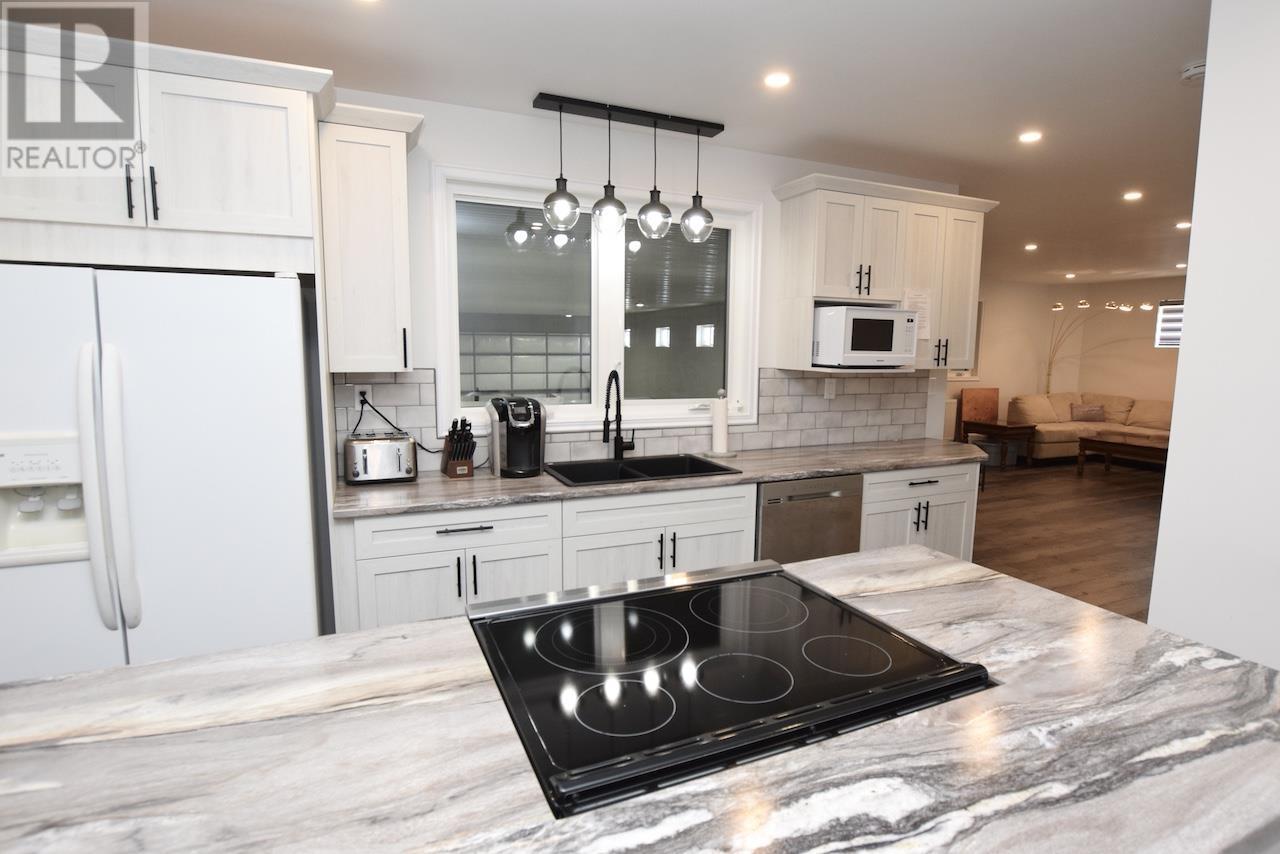 21 & 23 Timber Rd, Elliot Lake, Ontario P5A 2T1 - Photo 22 - SM253295