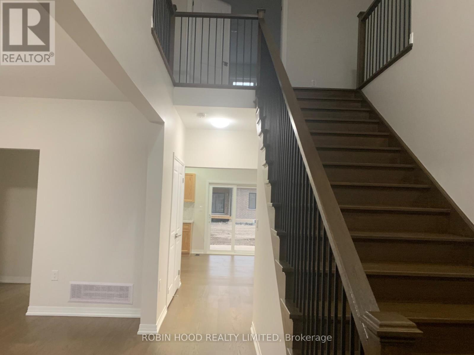 8 Barker Parkway, Thorold, Ontario  L2V 0H4 - Photo 11 - X12634936