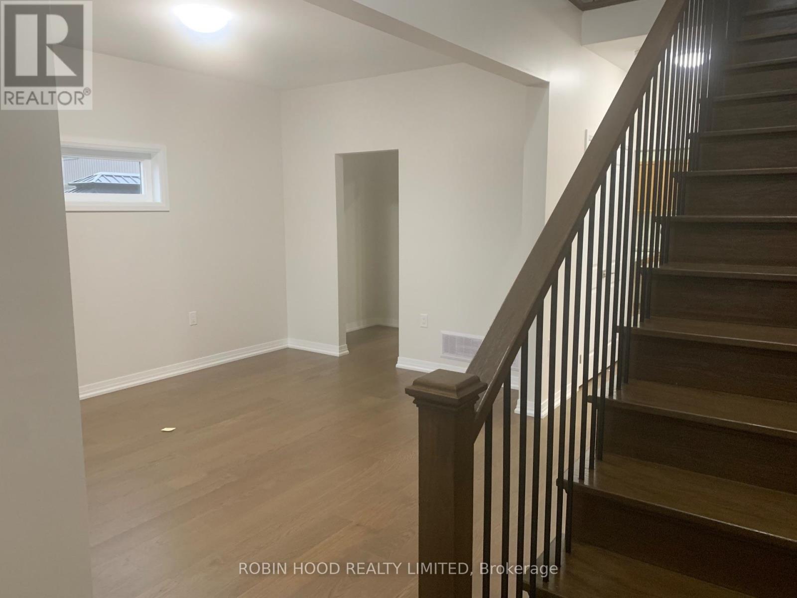 8 Barker Parkway, Thorold, Ontario  L2V 0H4 - Photo 5 - X12634936