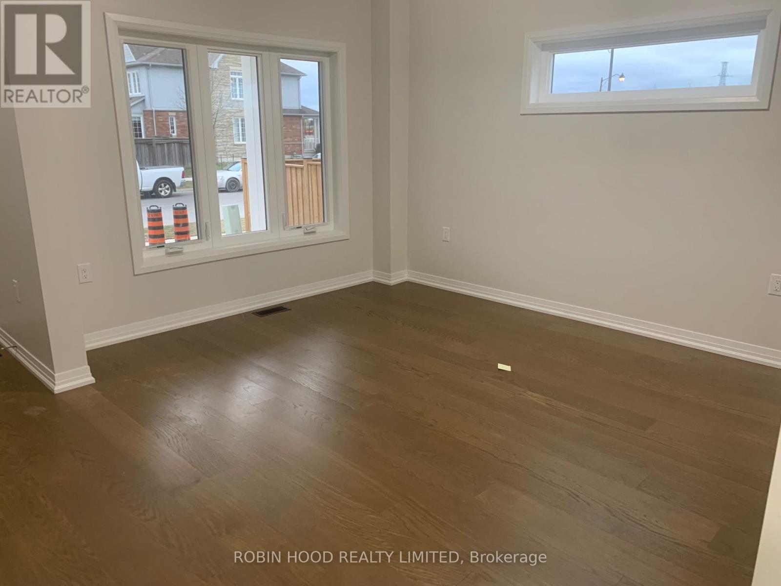 8 Barker Parkway, Thorold, Ontario  L2V 0H4 - Photo 6 - X12634936