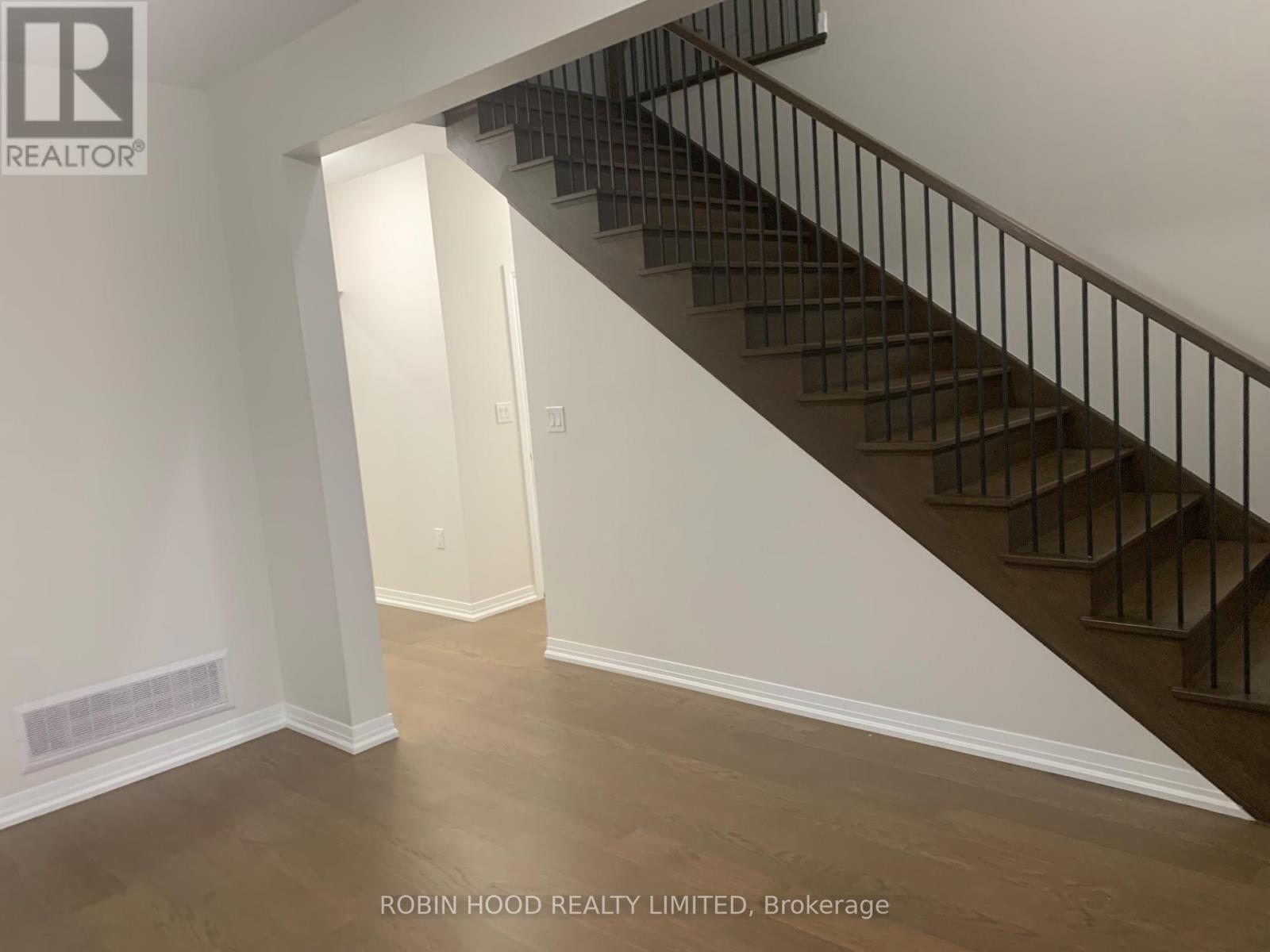 8 Barker Parkway, Thorold, Ontario  L2V 0H4 - Photo 9 - X12634936