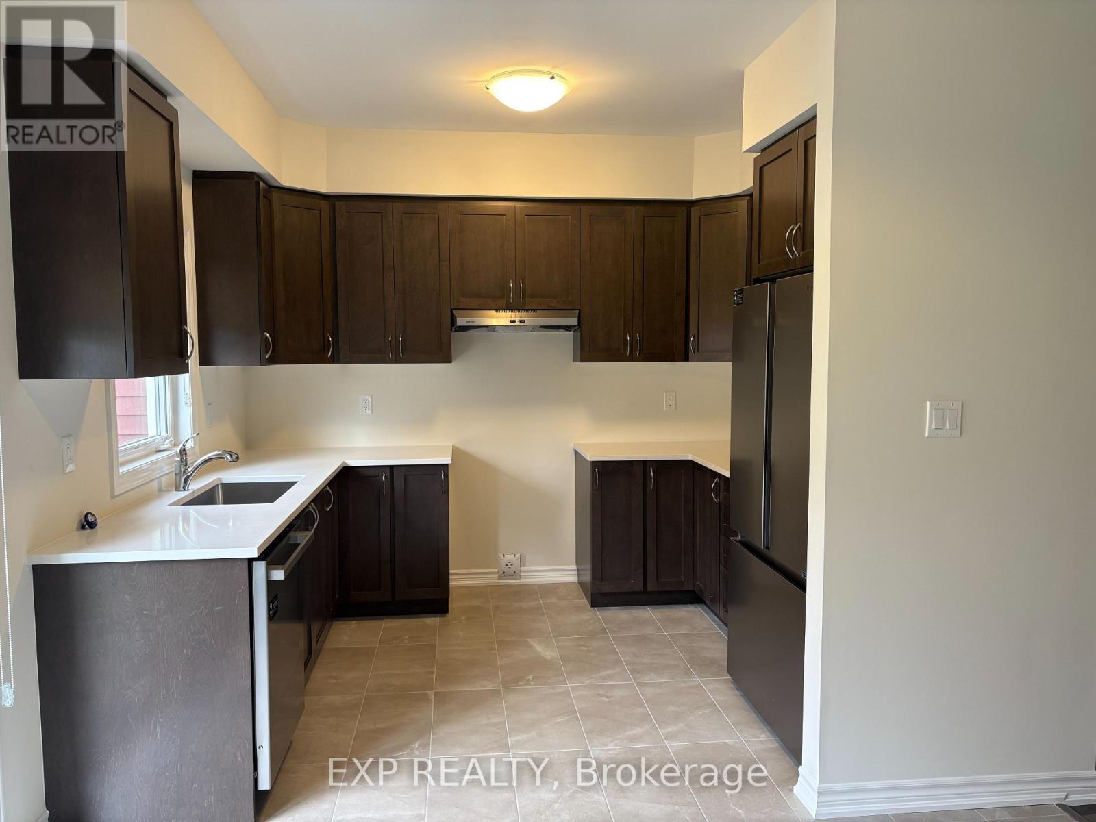 185 Beechwood Forest Lane, Gravenhurst, Ontario  P1P 0H8 - Photo 3 - X12634942