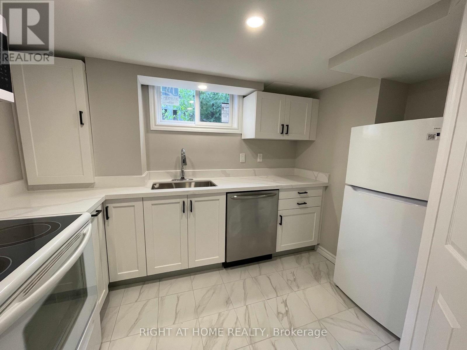 Lower - 8 Regency Street, Hamilton, Ontario  L8T 4V3 - Photo 10 - X12634948