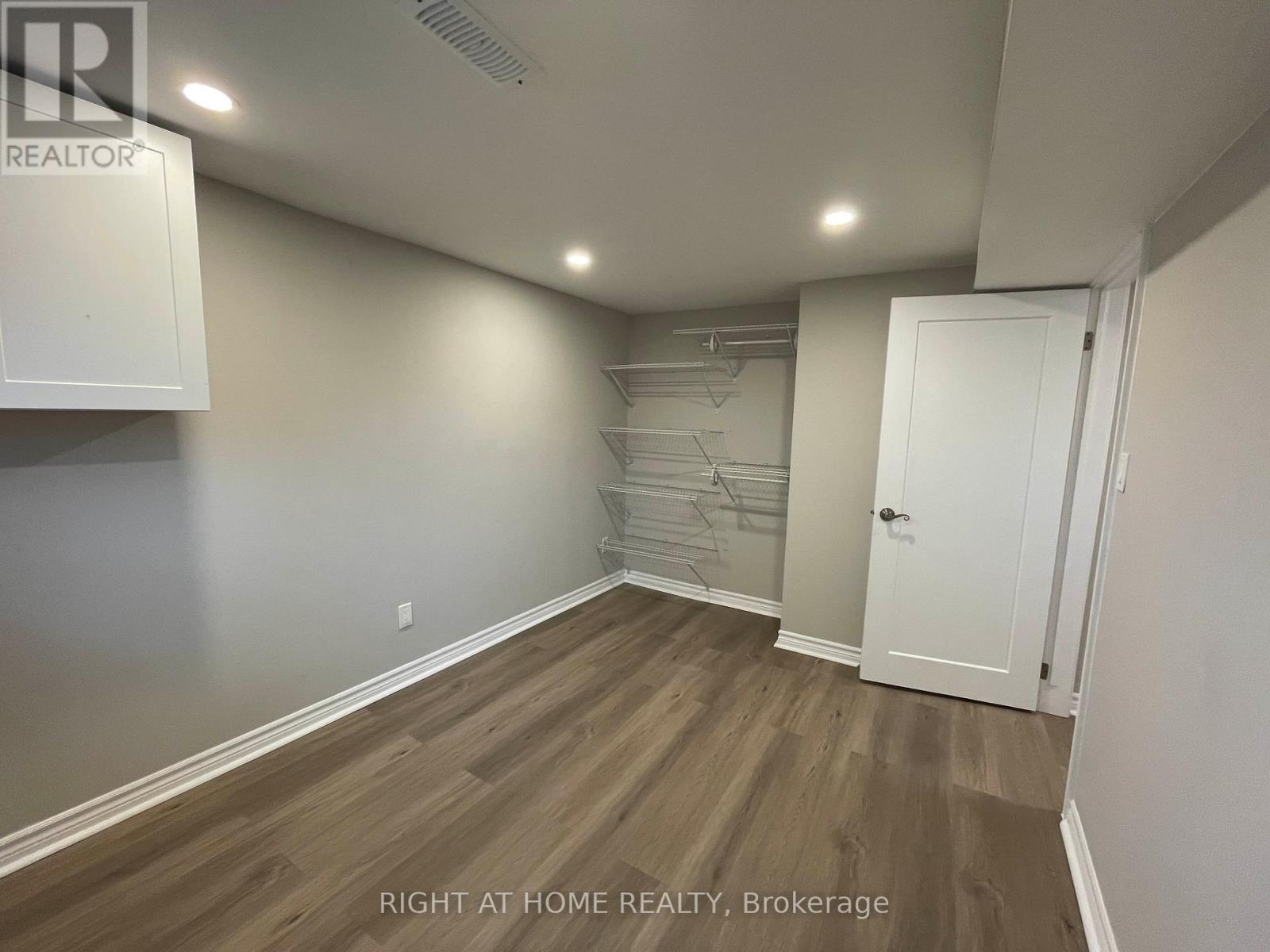 Lower - 8 Regency Street, Hamilton, Ontario  L8T 4V3 - Photo 2 - X12634948