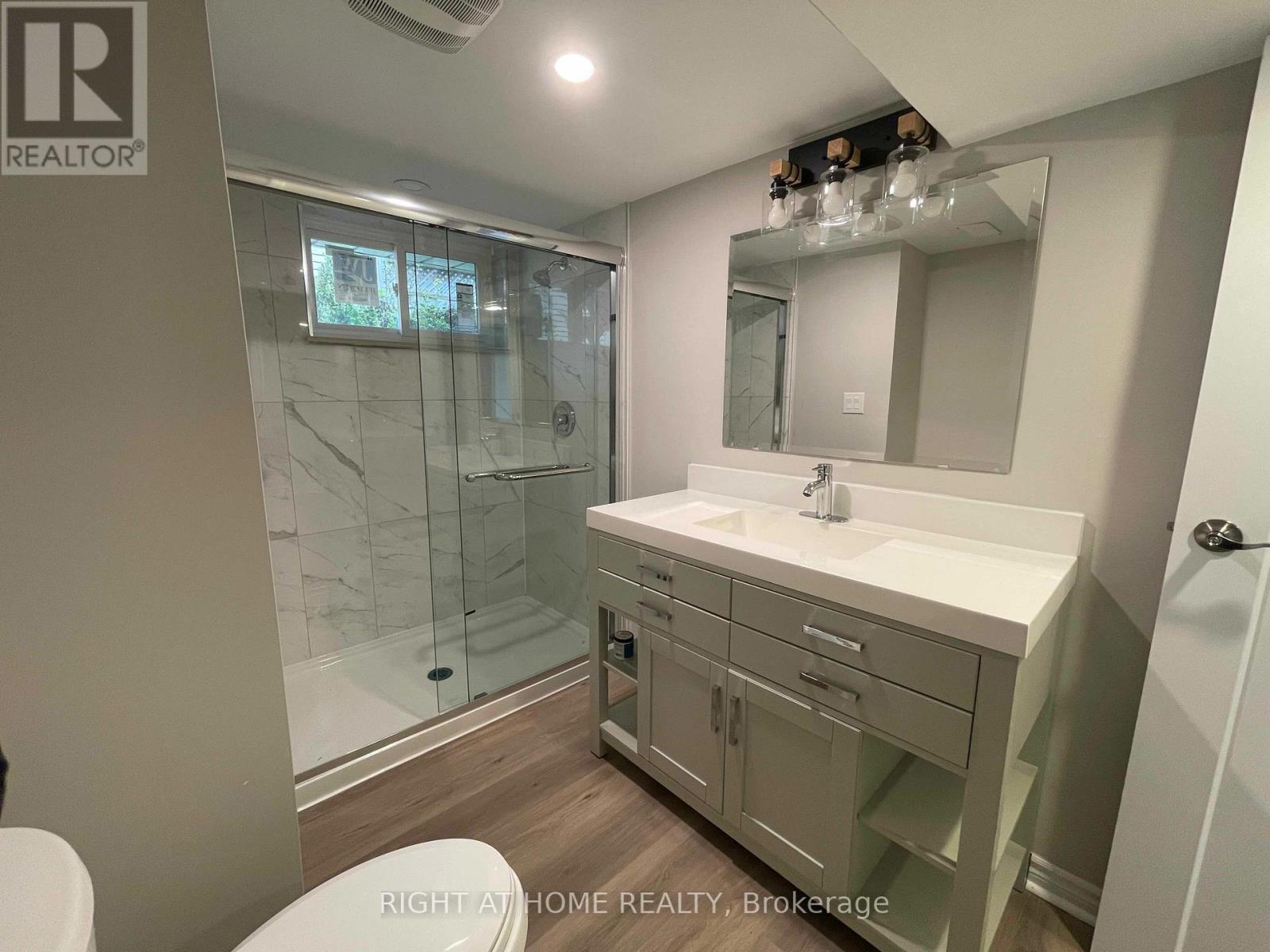 Lower - 8 Regency Street, Hamilton, Ontario  L8T 4V3 - Photo 4 - X12634948