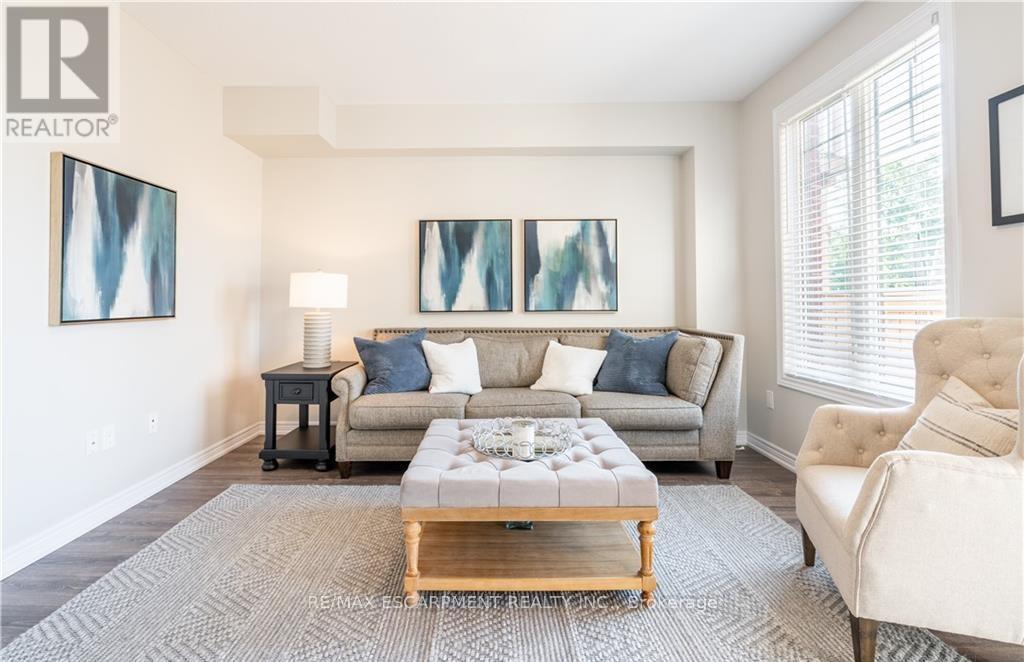 15 Pierre Trudeau Lane, Grimsby, Ontario  L3M 0H4 - Photo 4 - X12634954