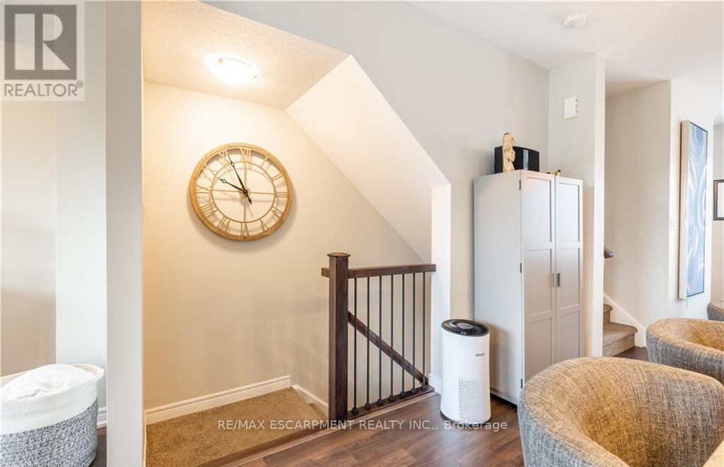 15 Pierre Trudeau Lane, Grimsby, Ontario  L3M 0H4 - Photo 5 - X12634954