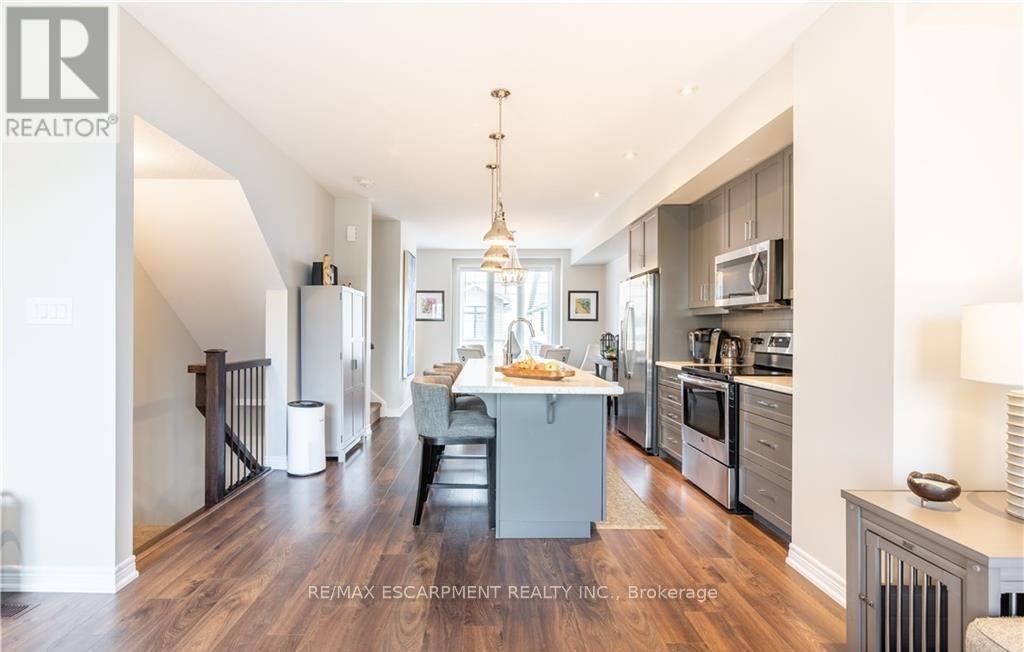 15 Pierre Trudeau Lane, Grimsby, Ontario  L3M 0H4 - Photo 6 - X12634954