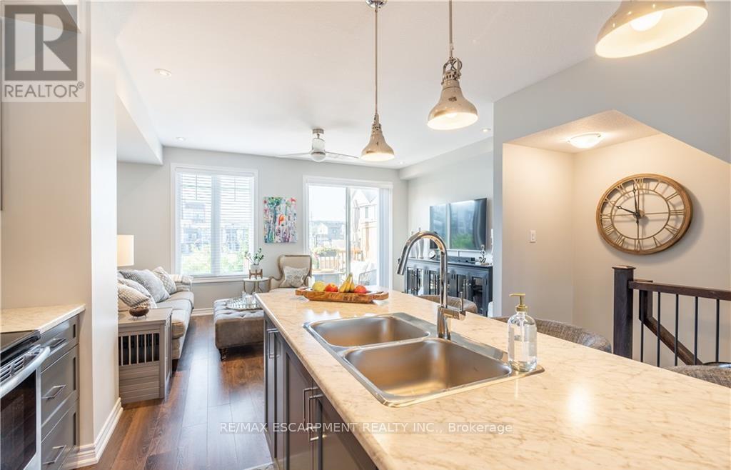 15 Pierre Trudeau Lane, Grimsby, Ontario  L3M 0H4 - Photo 8 - X12634954