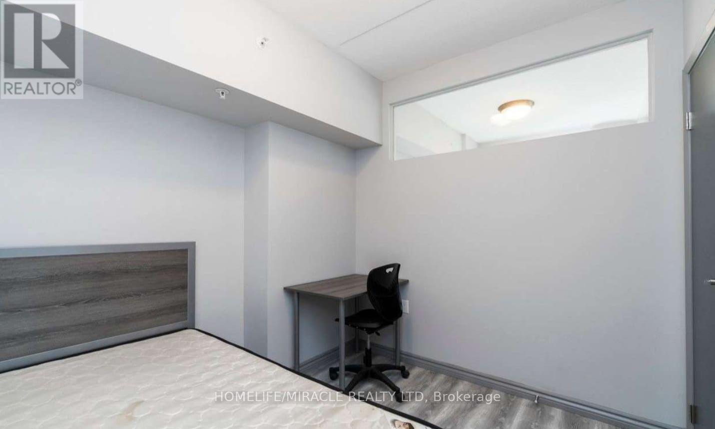 A407 - 275 Larch Street, Waterloo, Ontario  N2L 3R2 - Photo 2 - X12634994