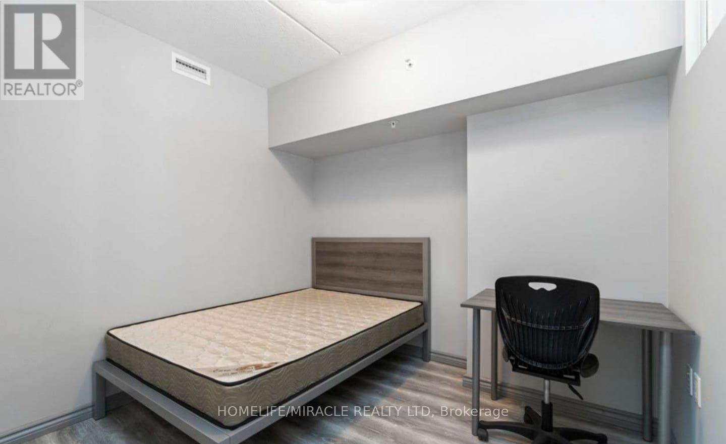 A407 - 275 Larch Street, Waterloo, Ontario  N2L 3R2 - Photo 4 - X12634994