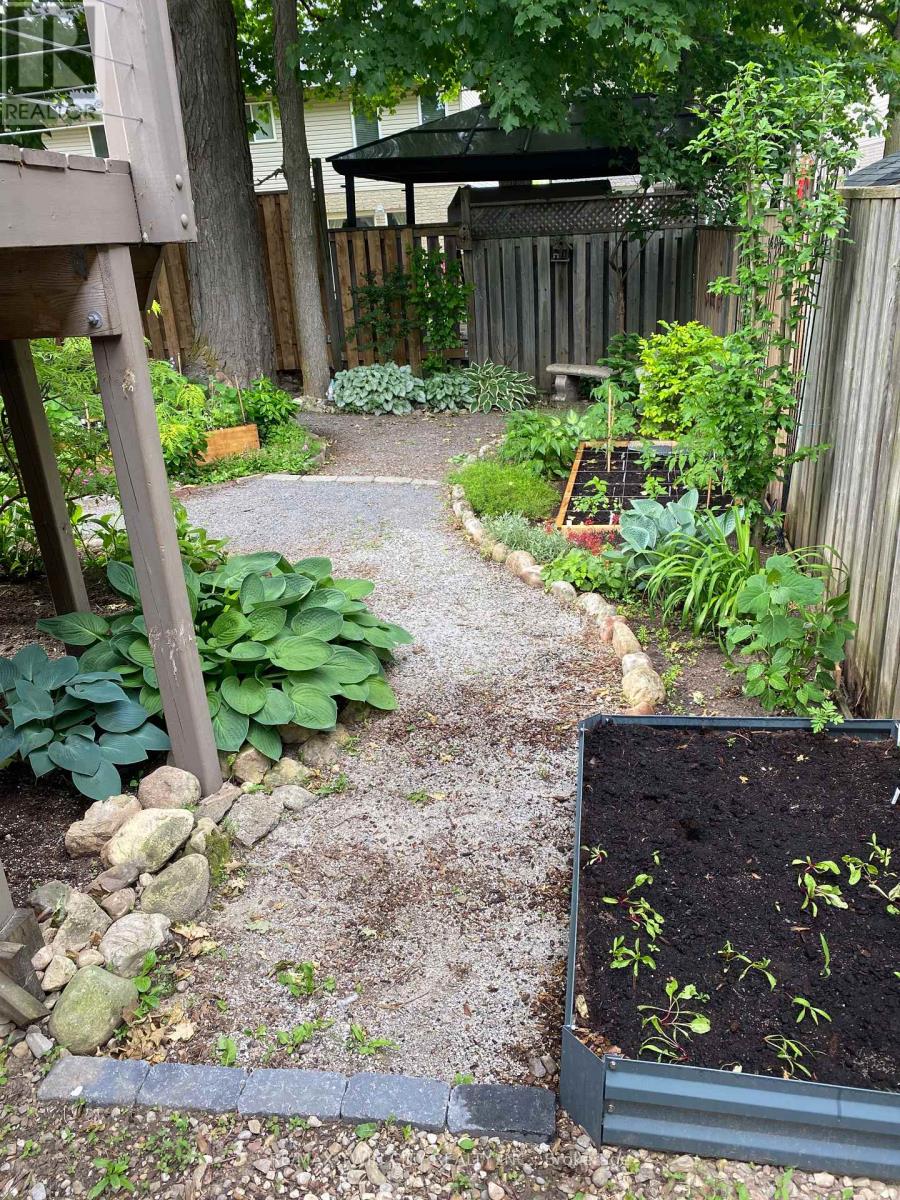 48 Karalee Crescent, Cambridge, Ontario  N3C 4H3 - Photo 47 - X12635058