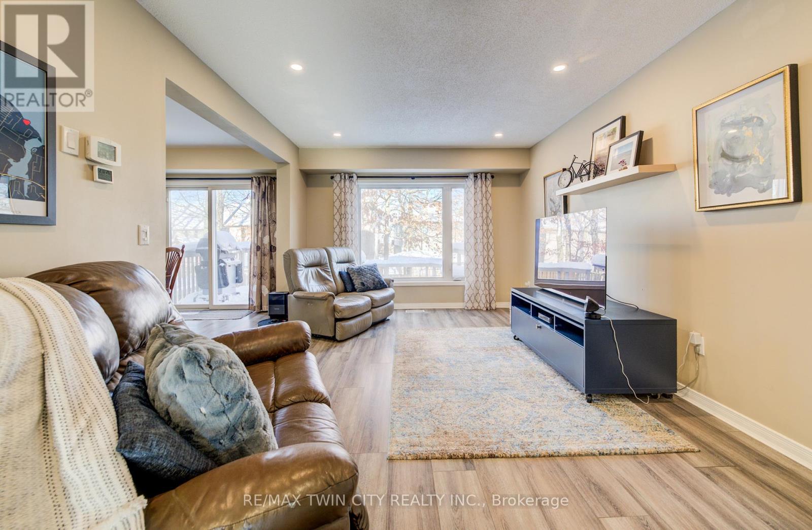 48 Karalee Crescent, Cambridge, Ontario  N3C 4H3 - Photo 7 - X12635058