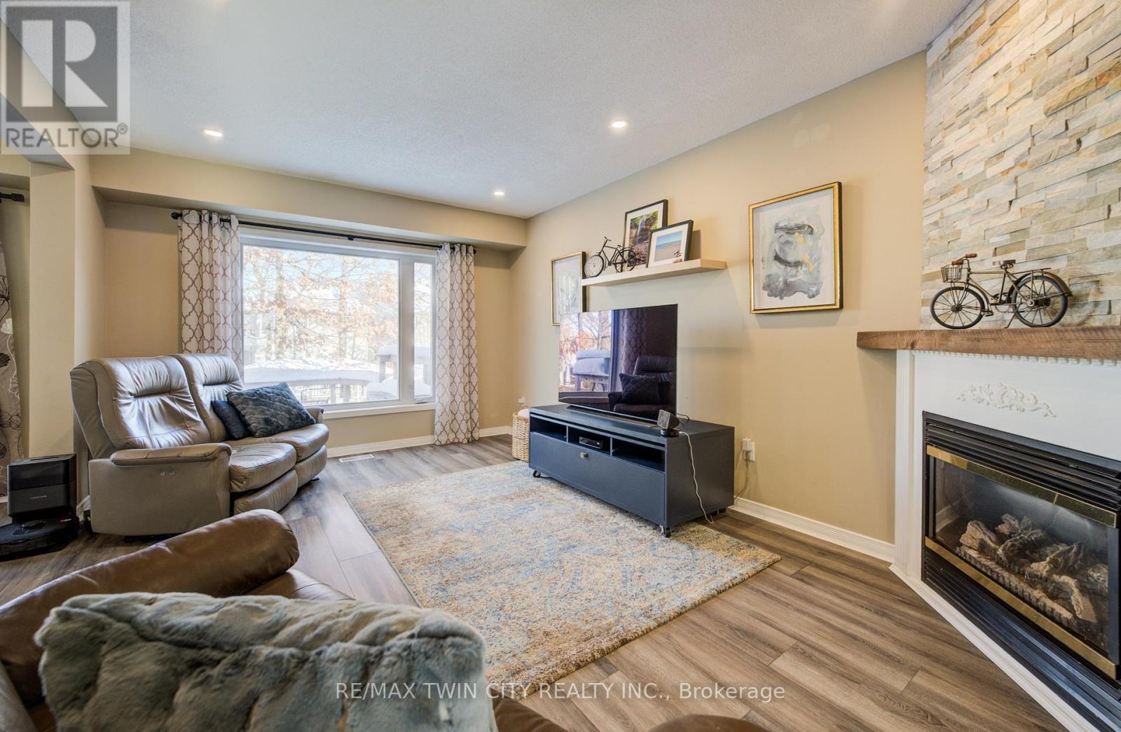 48 Karalee Crescent, Cambridge, Ontario  N3C 4H3 - Photo 8 - X12635058