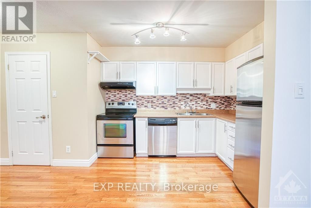 55 Royal Field Crescent, Ottawa, Ontario K2J 4E2 - Photo 3 - X12635098