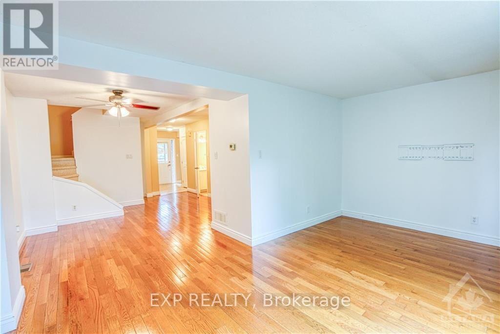 55 Royal Field Crescent, Ottawa, Ontario K2J 4E2 - Photo 4 - X12635098