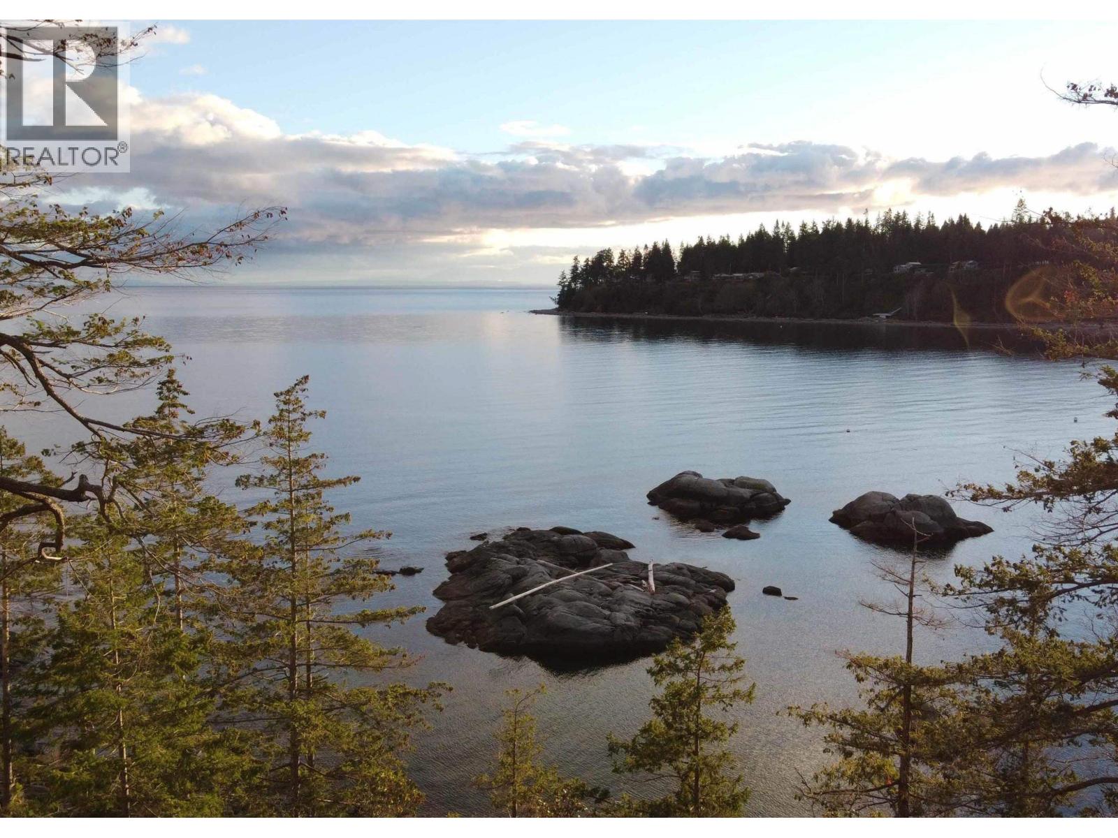 7643 Cove Beach Road, Halfmoon Bay, British Columbia  V7Z 1C3 - Photo 4 - R3073968