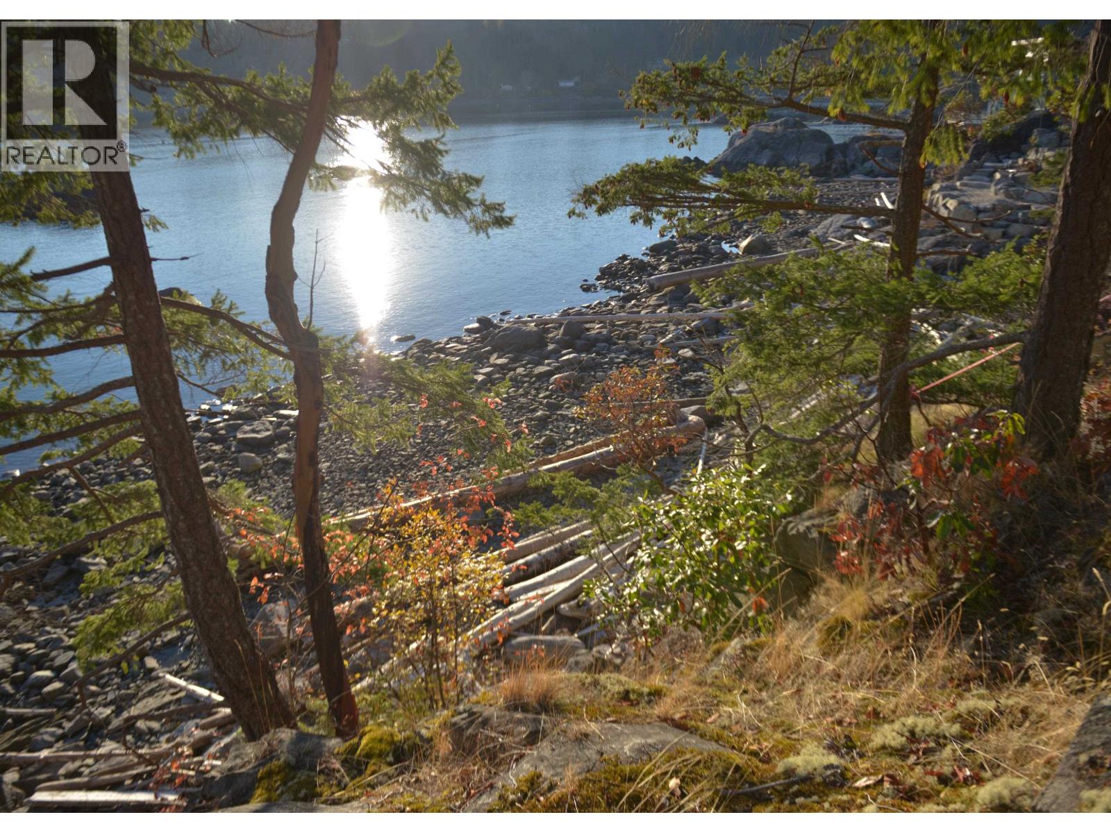 7643 Cove Beach Road, Halfmoon Bay, British Columbia  V7Z 1C3 - Photo 7 - R3073968