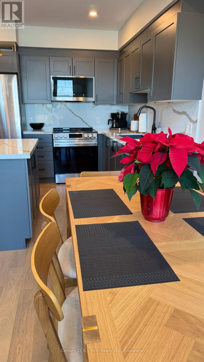 302 - 11 Treetops Lane, Huntsville, Ontario P1H 1A9 - Photo 3 - X12635116