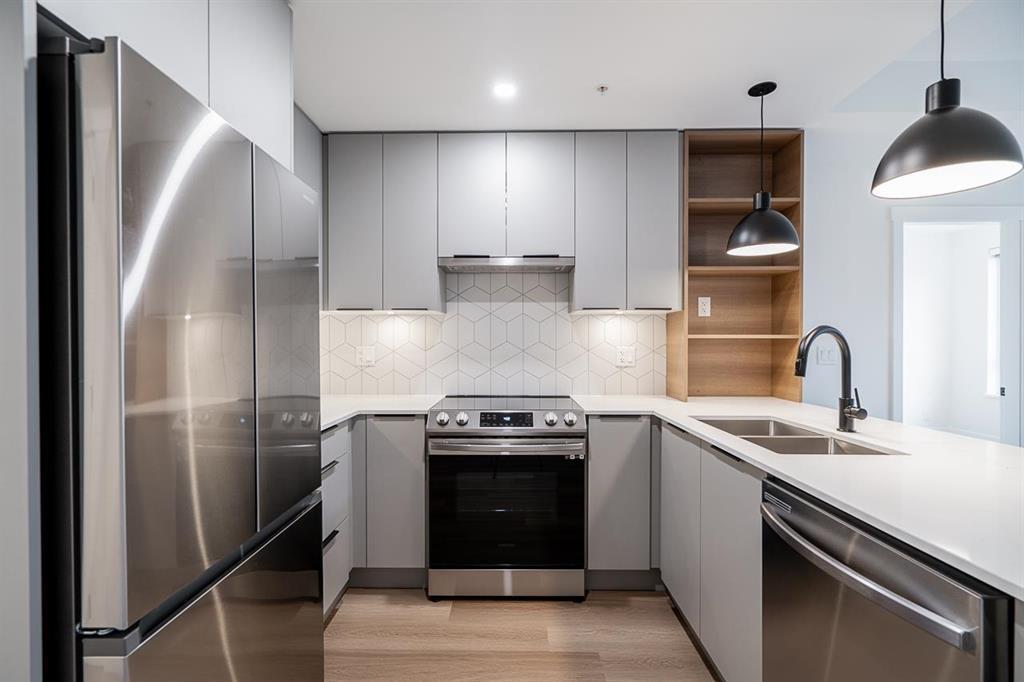 405 10778 138 STREET, Surrey, British Columbia