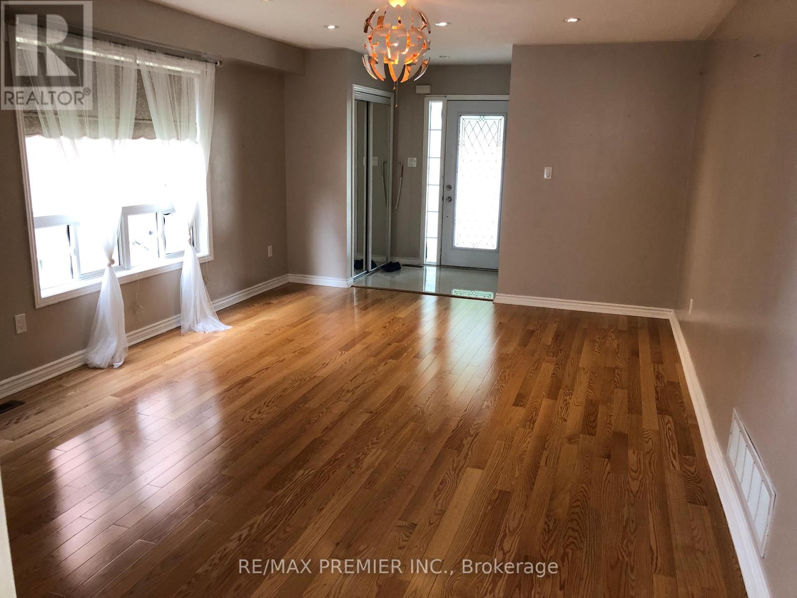 26 Lucerne Drive, Vaughan, Ontario  L4H 2Y2 - Photo 11 - N12635086