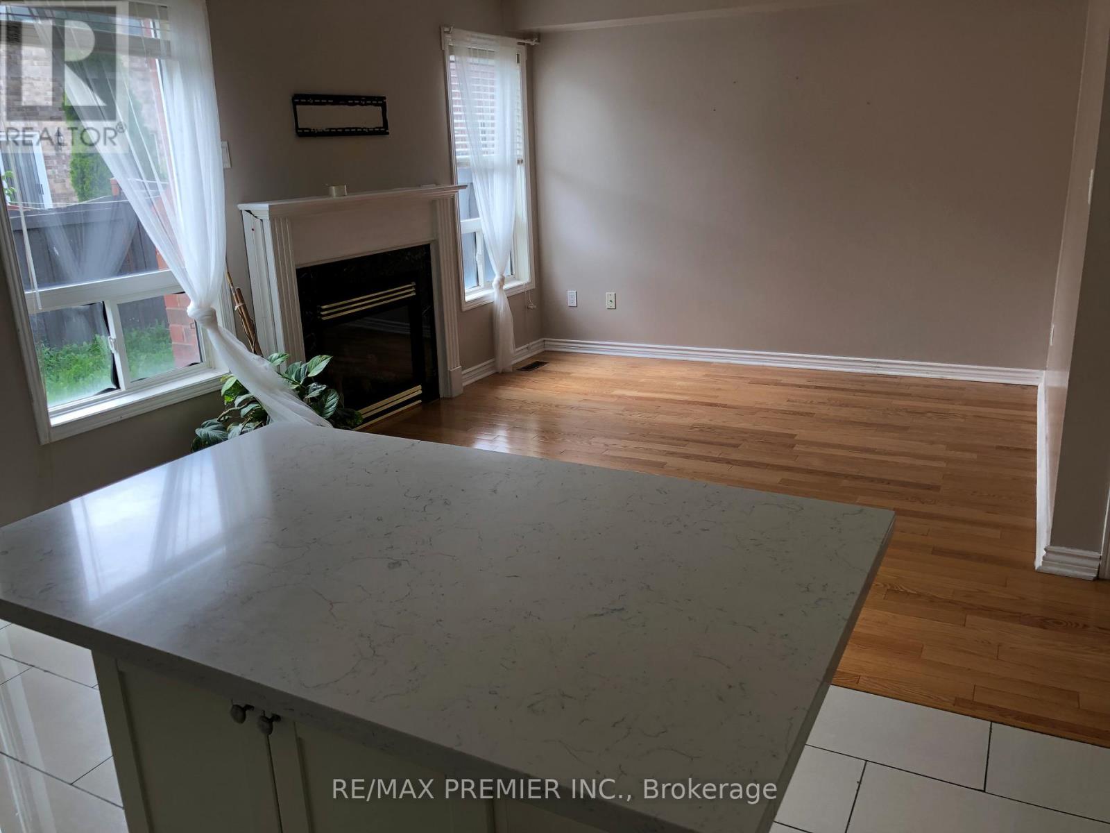 26 Lucerne Drive, Vaughan, Ontario  L4H 2Y2 - Photo 3 - N12635086