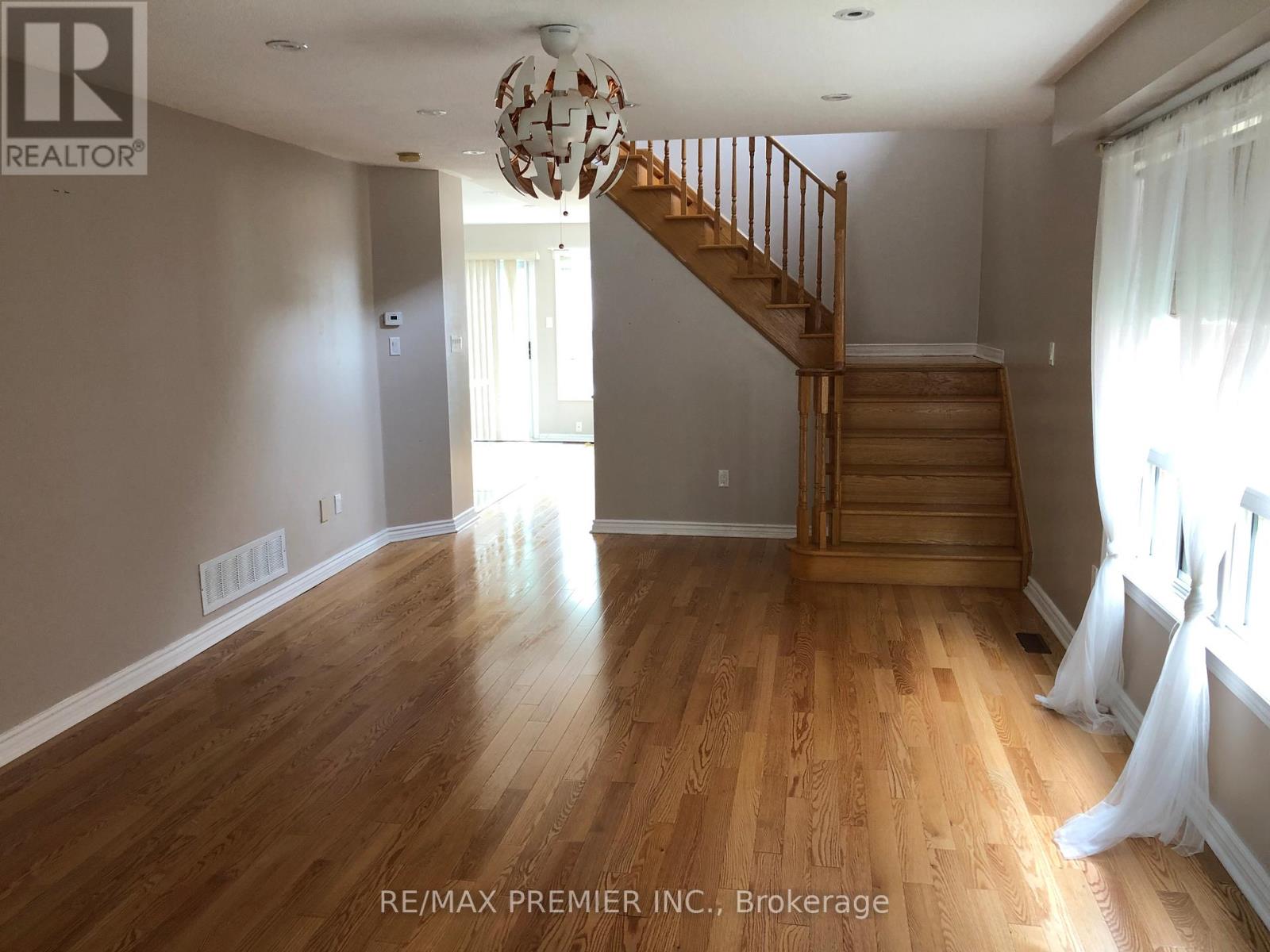 26 Lucerne Drive, Vaughan, Ontario  L4H 2Y2 - Photo 4 - N12635086